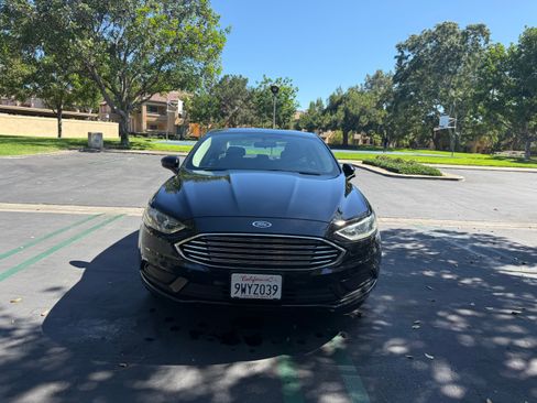 Used 2017 Ford Fusion SE FWD image 1