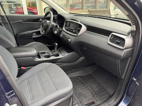 Used 2016 Kia Sorento LX image 11