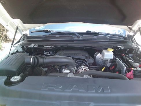 Used 2019 RAM 1500 Laramie AWD/4WD image 34