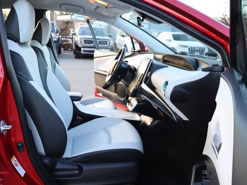 Used 2019 Toyota Prius Prime Premium image 16