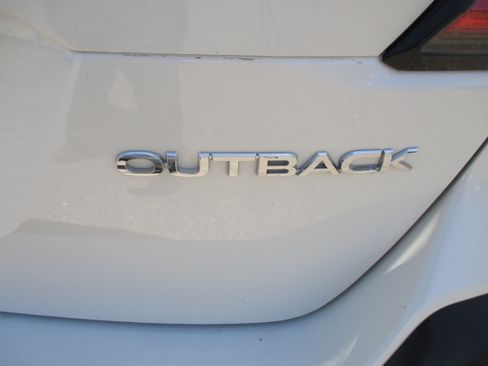 Used 2024 Subaru Outback Premium AWD/4WD image 18
