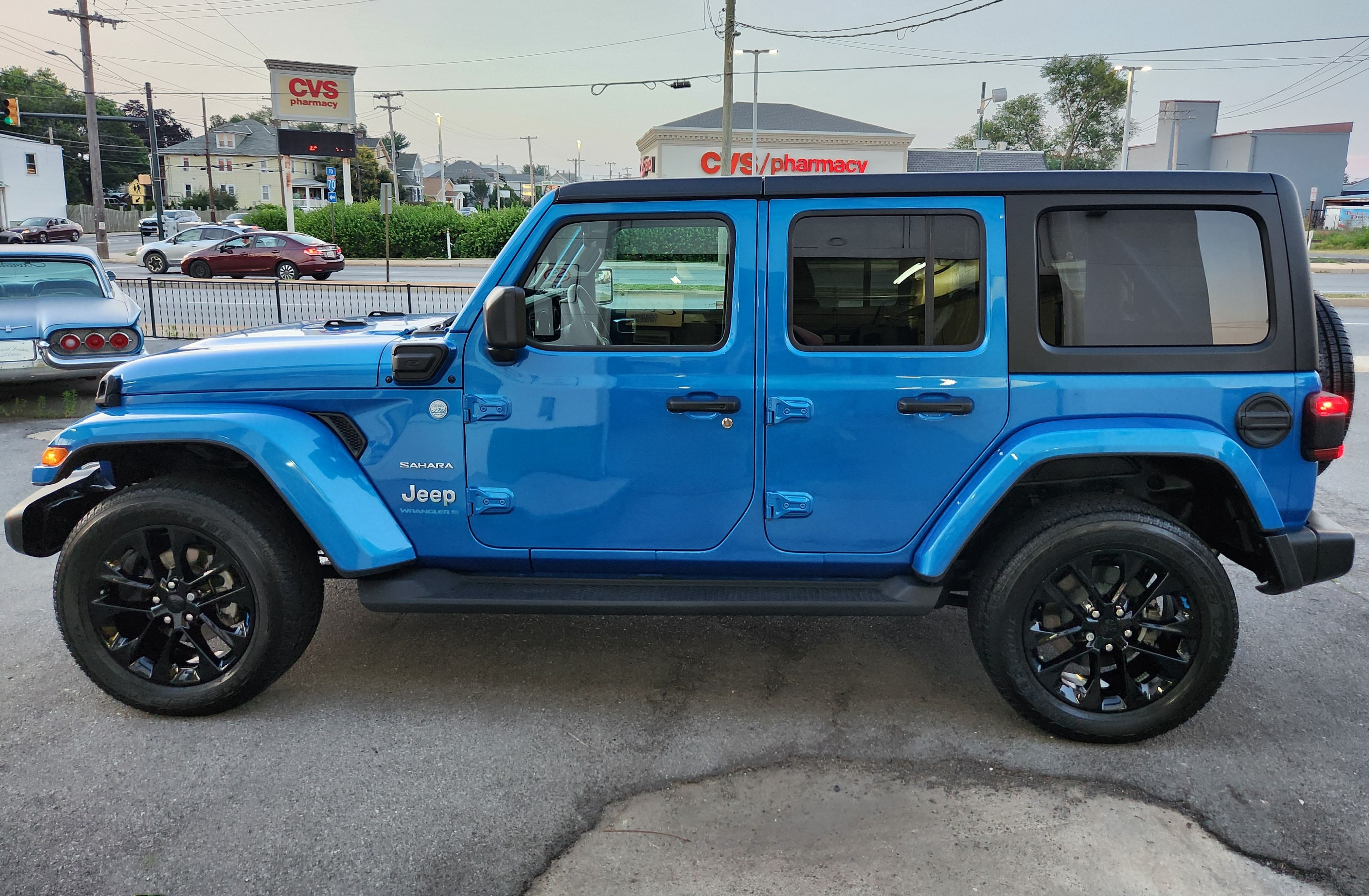 Used 2023 Jeep Wrangler 4WD Unlimited Sahara 4xe image 10