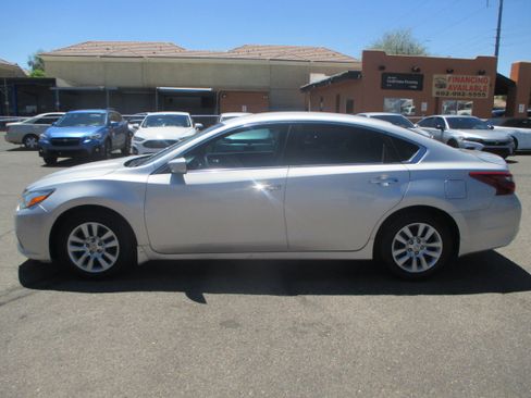 Used 2018 Nissan Altima 2.5 S Sedan FWD image 2