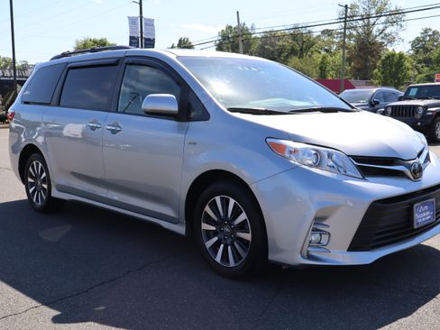 Used 2020 Toyota Sienna XLE AWD image 10