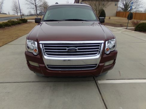 Used 2010 Ford Explorer XLT image 8