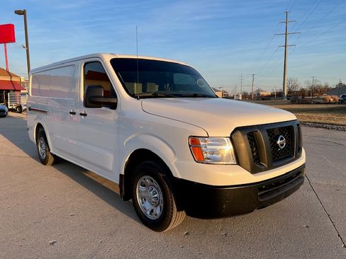 Used 2021 Nissan NV 2500 S image 7