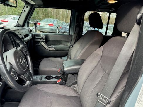 Used 2014 Jeep Wrangler Unlimited Sport image 8