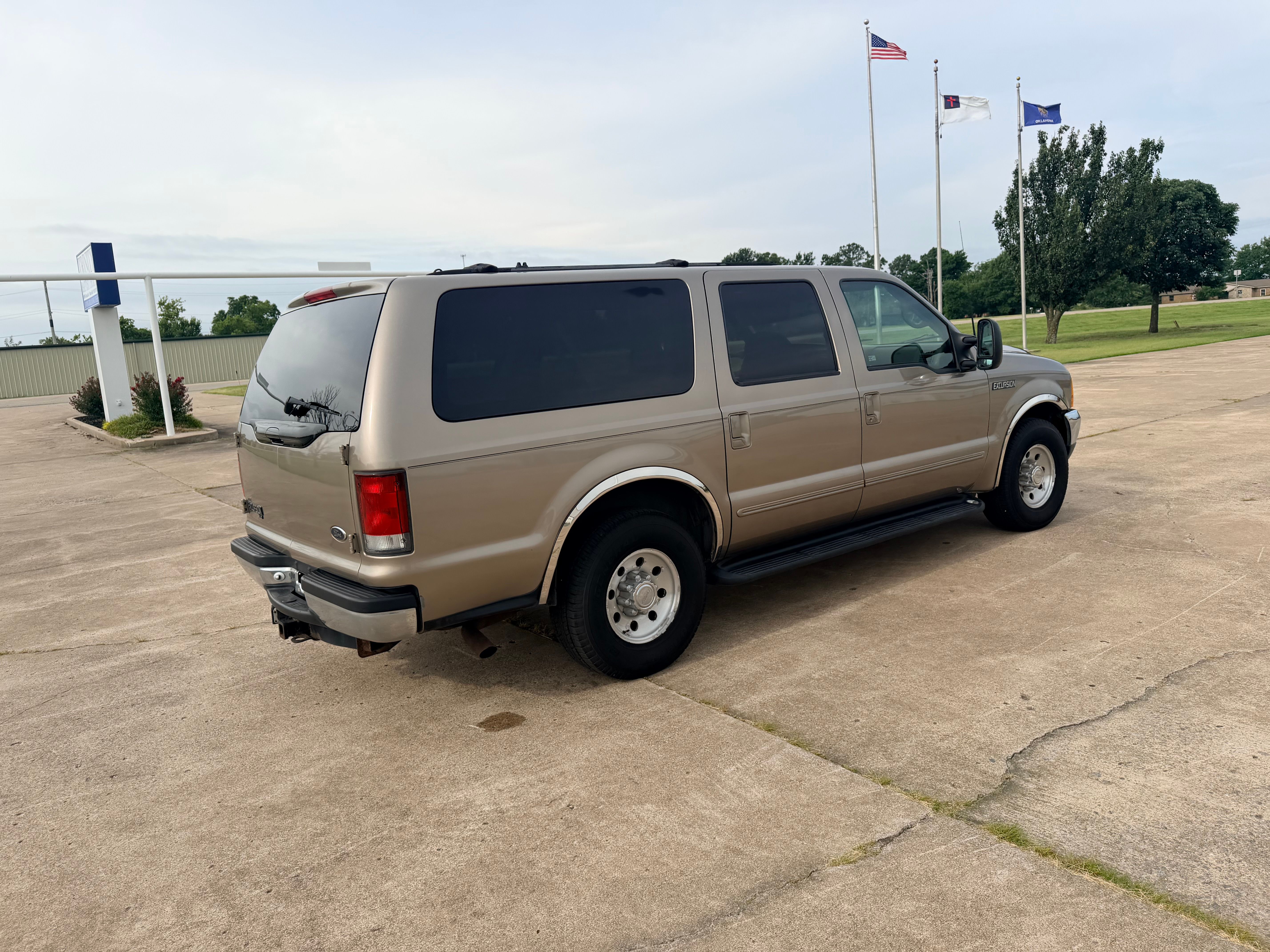 Used 2000 Ford Excursion 2WD XLT image 5