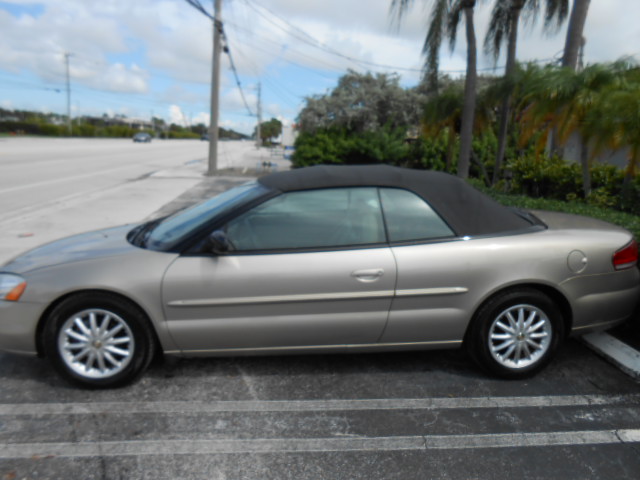 Used 2003 Chrysler Sebring LXi Convertible FWD image 2