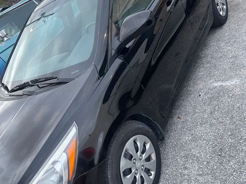 Used 2016 Hyundai Accent SE image 2