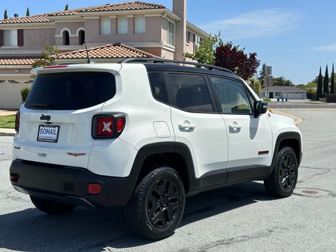 Used 2018 Jeep Renegade Trailhawk AWD/4WD image 8
