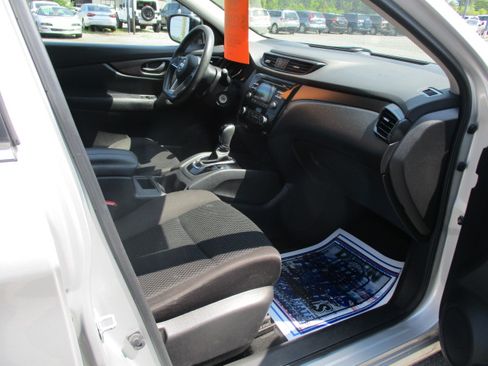 Used 2017 Nissan Rogue Sport S image 22