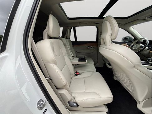 Used 2021 Volvo XC90 T6 Momentum image 43