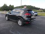 Used 2017 Nissan Rogue SV image 2