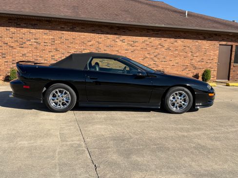 Used 2002 Chevrolet Camaro Z28 image 9