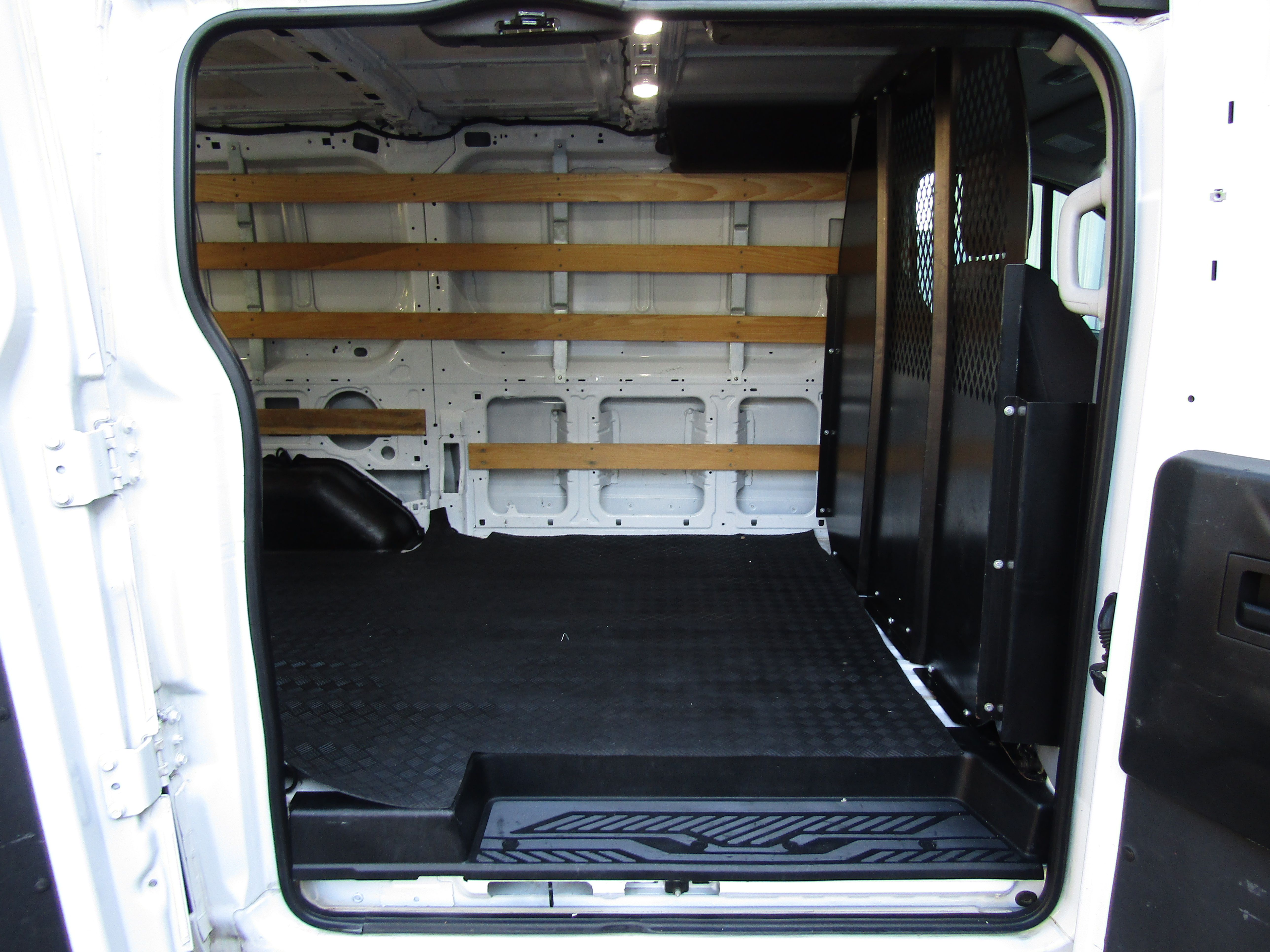 Used 2019 Ford Transit 250 130 Low Roof RWD image 11