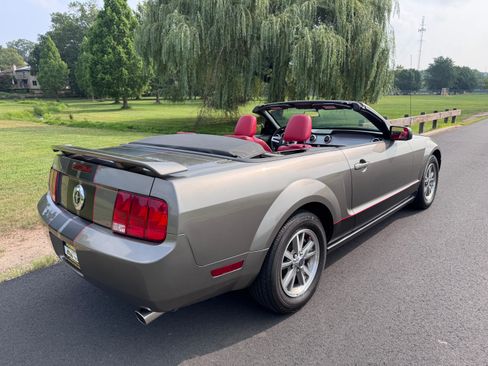 Used 2005 Ford Mustang Premium image 24