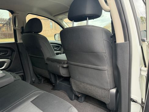 Used 2018 Nissan Titan SV image 60