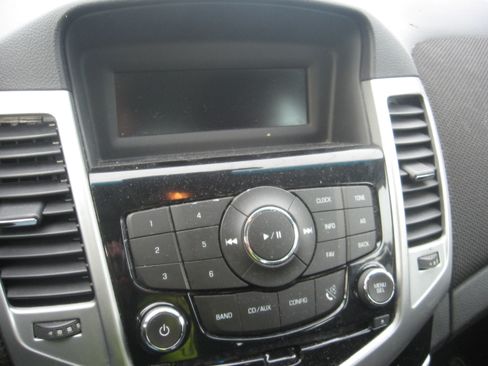 Used 2014 Chevrolet Cruze LT image 11