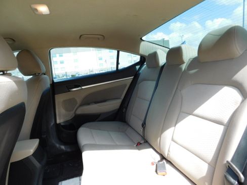 Used 2019 Hyundai Elantra SEL image 18