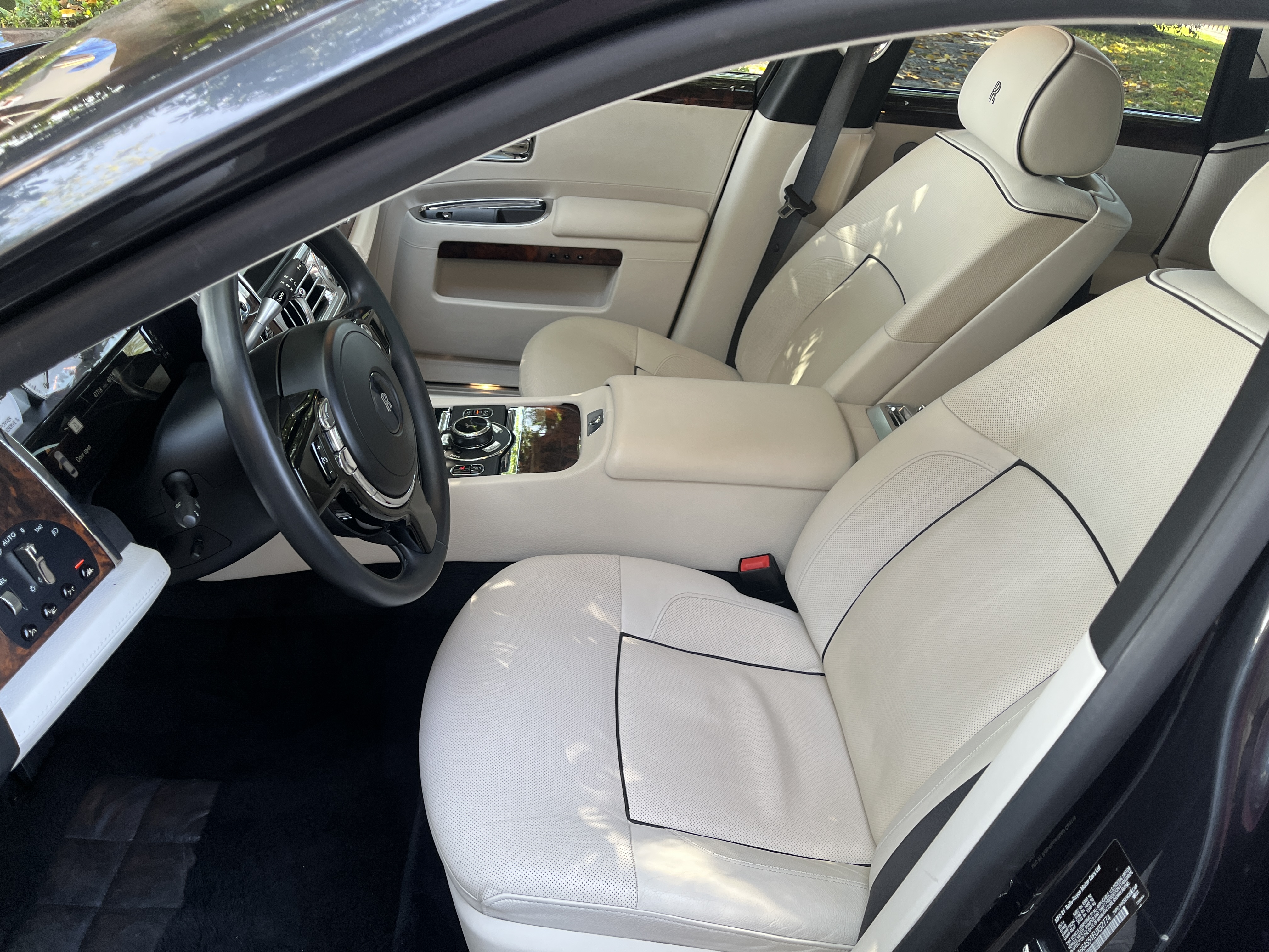 Used 2014 Rolls-Royce Ghost RWD image 20