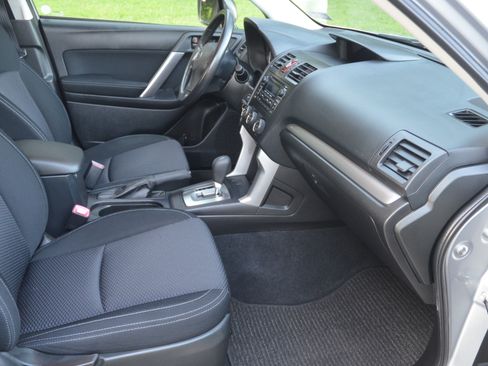 Used 2014 Subaru Forester 2.5i AWD/4WD image 11