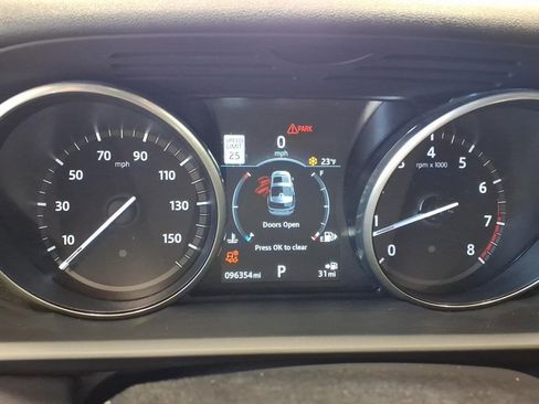 Used 2017 Land Rover Discovery HSE image 11