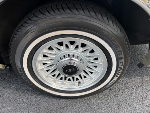 Used 1997 Lincoln Town Car Signature RWD image 30