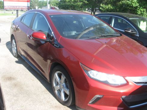 Used 2018 Chevrolet Volt LT FWD image 3