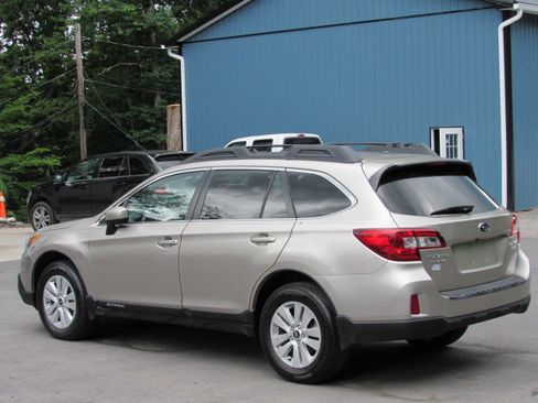 Used 2015 Subaru Outback 2.5i Premium AWD/4WD image 5