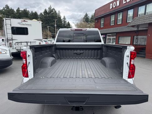 Used 2023 Chevrolet Silverado 2500 LT image 3