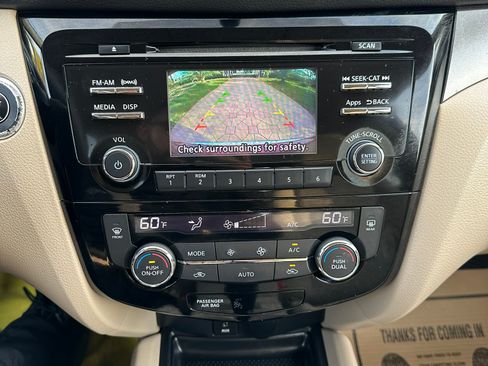 Used 2016 Nissan Rogue SV image 10