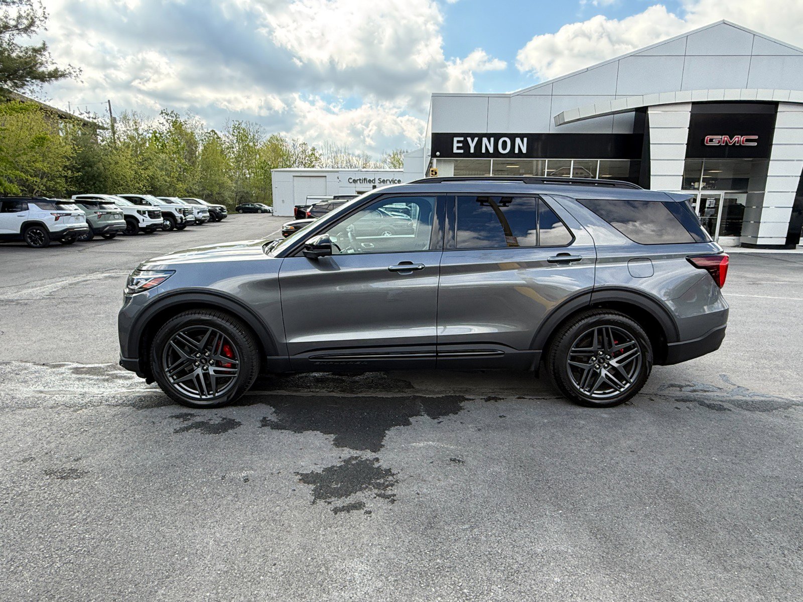 Used 2025 Ford Explorer ST AWD/4WD image 2