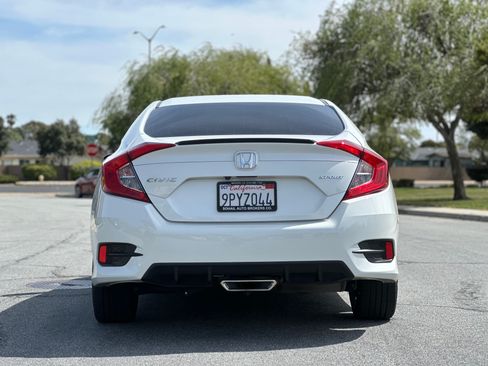 Used 2019 Honda Civic Sport image 5