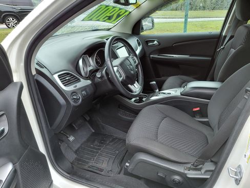 Used 2015 Dodge Journey SXT image 2