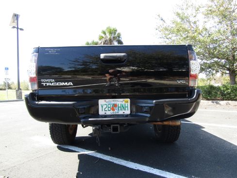 Used 2013 Toyota Tacoma 4x4 Double Cab TRD Off Road image 4