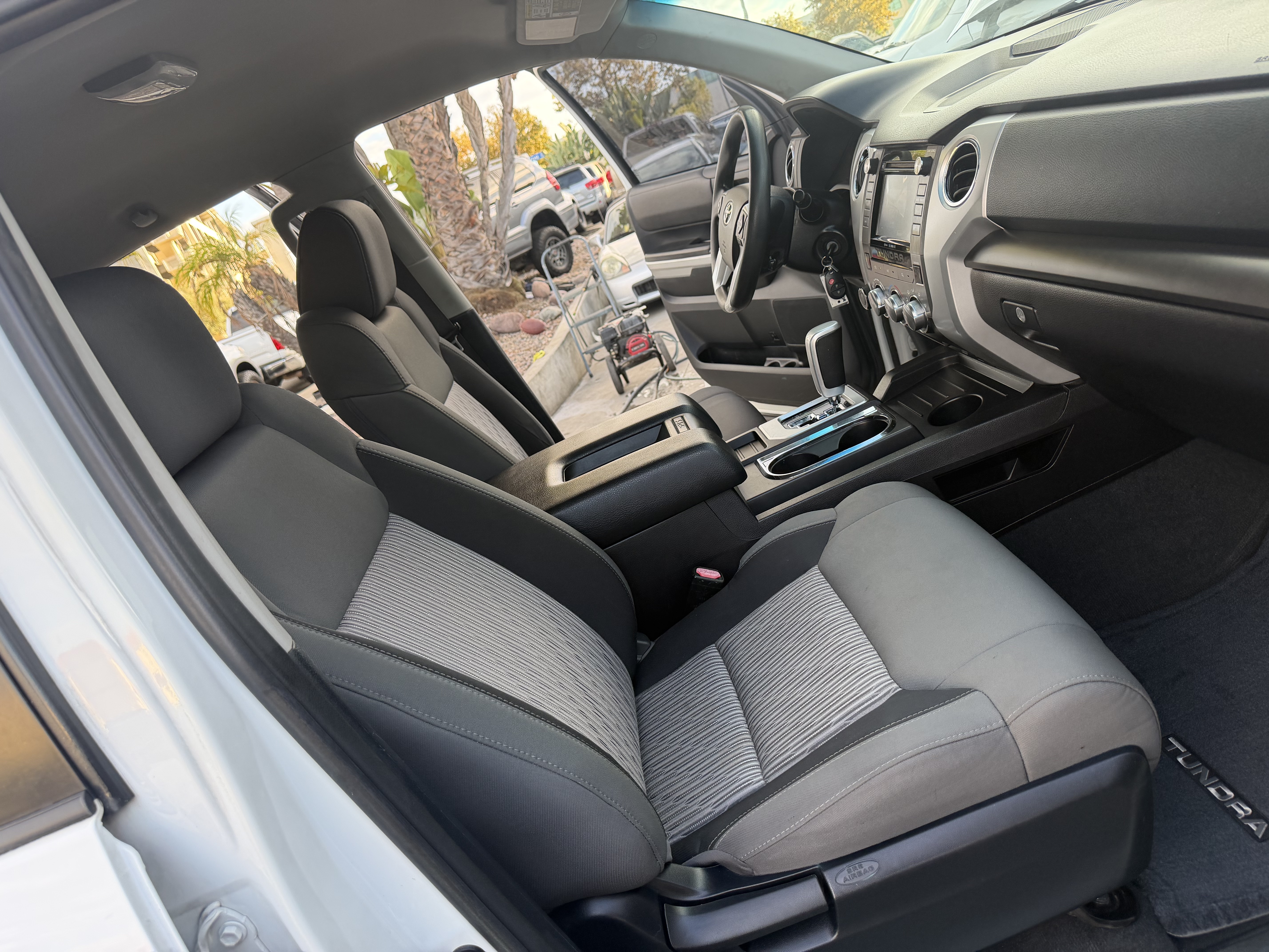 Used 2015 Toyota Tundra 4x4 SR5 w/ TRD Off-Road Pkg image 33