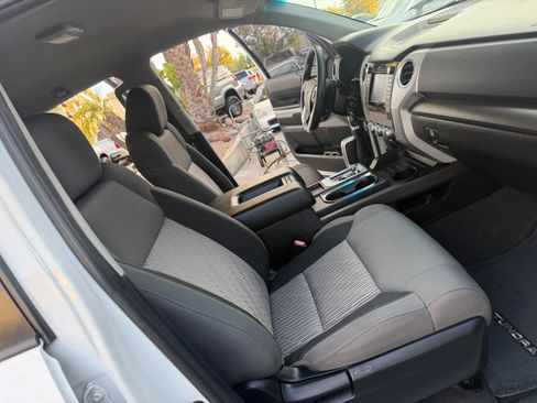 Used 2015 Toyota Tundra 4x4 SR5 w/ TRD Off-Road Pkg image 33