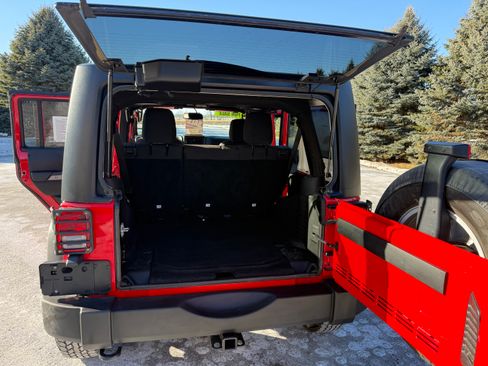 Used 2018 Jeep Wrangler Unlimited Sport image 9
