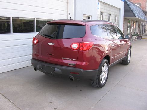 Used 2011 Chevrolet Traverse LTZ image 20