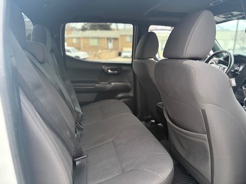 Used 2016 Toyota Tacoma TRD Off-Road image 12