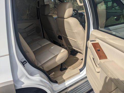 Used 2006 Ford Explorer Eddie Bauer image 8