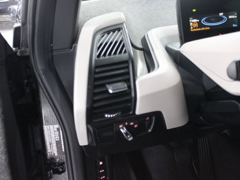Used 2018 BMW i3 image 12