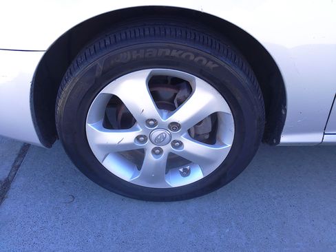 Used 2010 Hyundai Elantra SE image 32