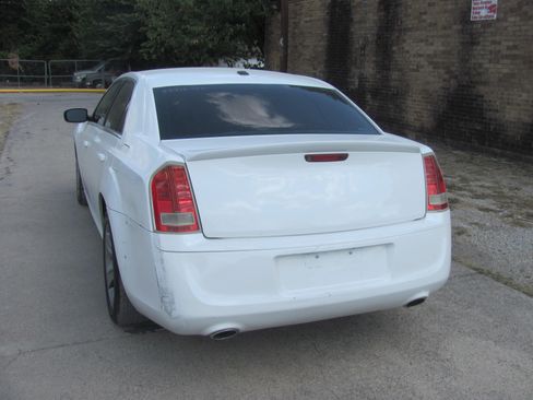 Used 2013 Chrysler 300 S RWD image 3