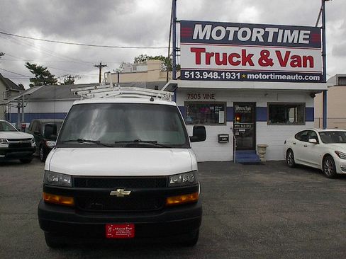 Used 2021 Chevrolet Express 3500 image 2
