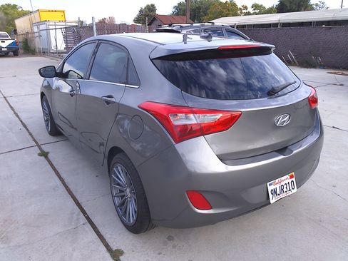 Used 2017 Hyundai Elantra GT image 3