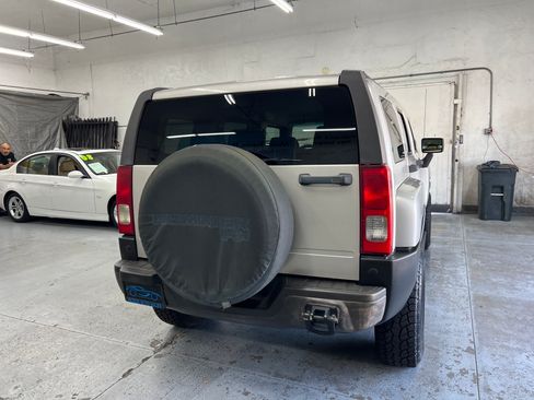 Used 2006 HUMMER H3 image 6