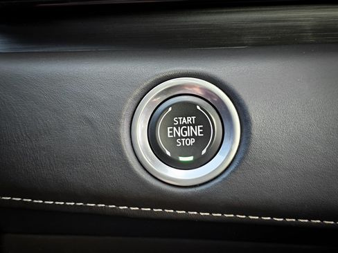 Used 2021 Cadillac Escalade 4WD Premium Luxury Platinum image 17