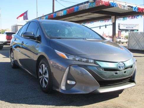 Used 2017 Toyota Prius Prime image 3
